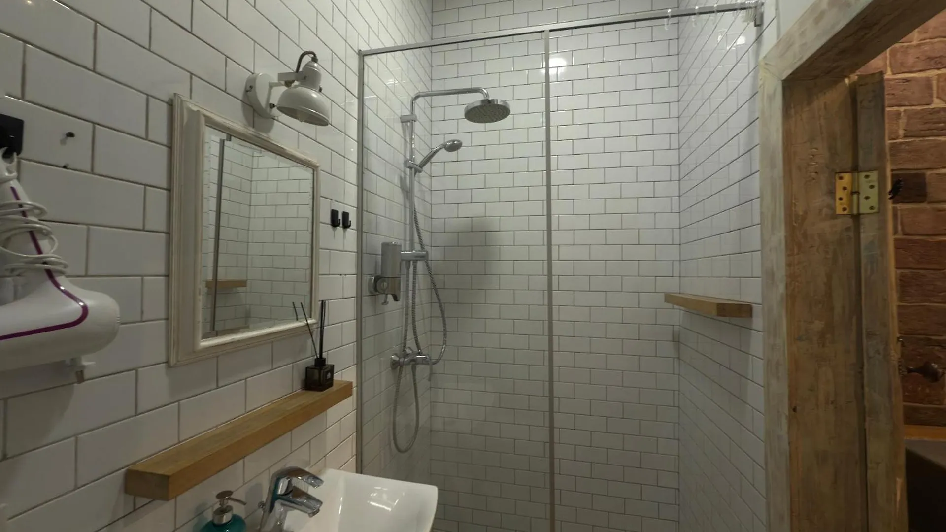 Apartamento Loft-Style Apt On Virmenska Str Leópolis